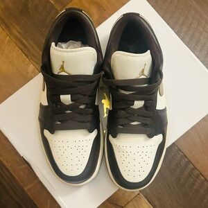 Women’s Jordan 1 Low size 6